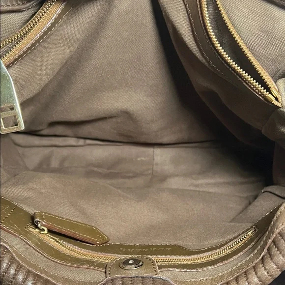 Burberry Stitched Leather Bridle Wilton Tote Bag - Picture 9 of 11